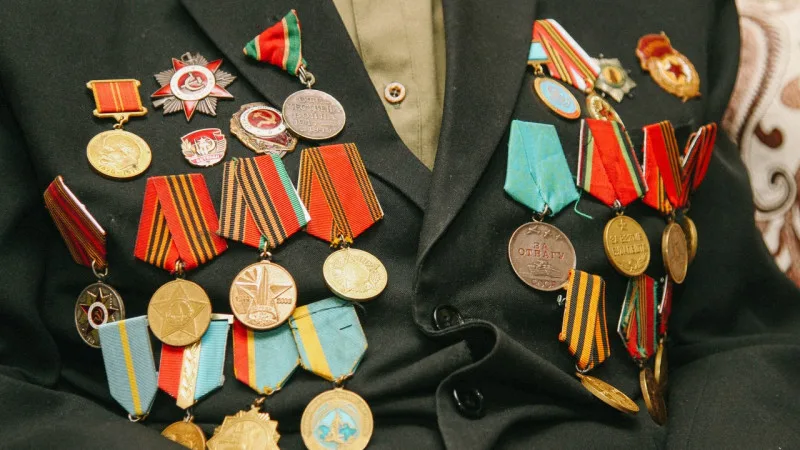 Ветераны Великой Отечественной войны в Астане и Алматы получили значительные выплаты к 9 Мая, что подчеркивает внимание общества к их заслугам и может способствовать улучшению качества жизни пожилых людей.