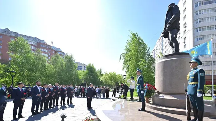 В Казахстане почтили память дважды Героя Советского Союза Талгата Бигельдинова в честь Дня Победы