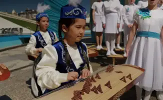 Флешмоб ко Дню единства в Астане