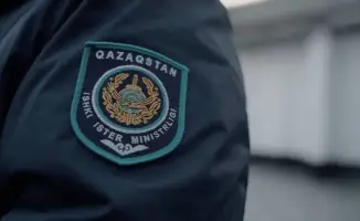 Полицейские в Туркестанской области раздают 1000 памяток по борьбе с интернет-мошенничеством