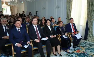 Казахская культура и европейский стиль в Париже