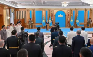 Президент Казахстана подчеркивает важность патриотизма и увековечивания героев на церемонии награждения