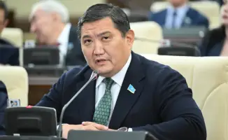 Депутат Базарбек: "Зарплата парламентария — как песчинка в пустыне, не хватает, чтобы прокормить семью"