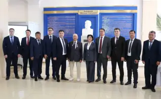 Студенты 138 вузов и колледжей и ученики 700 школ одновременно приняли участие в экологическом часе на тему водосбережения «Экономь воду — сохраняй будущее!»
