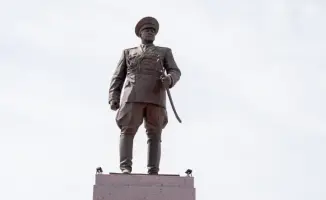 В Усть-Каменогорске состоялась церемония возложения цветов к памятнику Сагадату Нурмагамбетову в честь Дня защитника Отечества