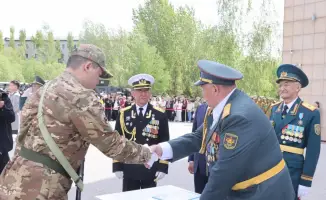 Принятие присяги более 400 выпускниками военной кафедры в Астане: новые защитники Отечества и вызовы безопасности