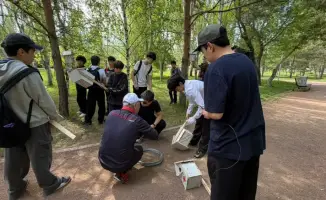 Установка скворечников в парке «Жетысу» способствует укреплению экологической культуры среди молодежи