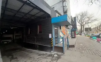 Алматы очищает свои улицы: незаконная пристройка под ножом справедливости
