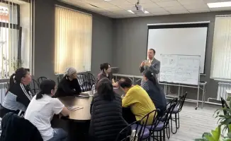 Как защитить семью от опасных течений: в Алматы матерей учат распознавать скрытые угрозы в соцсетях