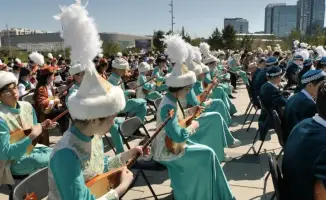 Массовое исполнение кюя «Алтын ұя» в Астане укрепляет культурные связи и национальную идентичность