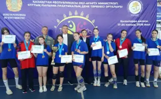 Школьницы из Караганды завоевали бронзу на республиканском турнире по гандболу в Казахстане