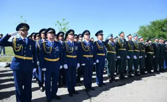 В Алматы отметили День защитника Отечества с поднятием Государственного флага и патриотической программой