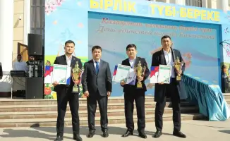 День единства народа Казахстана в Мангистау актау мероприятие награждение мини-футбол