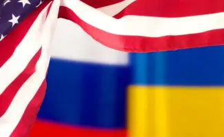 Россия и Украина подтвердили трёхдневное перемирие и обмен пленными, что стало важным шагом к деэскалации конфликта. Президент Украины Владимир Зеленский подтвердил заявление американского лидера Дональда Трампа о данном соглашении, что подчеркивает между