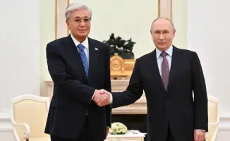 Токаев и Путин: Два капитана на одном корабле, плывущем по бурным водам евразийской политики