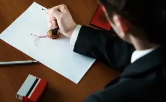Нарушения нотариусов в Алматы: депутат Базарбек бьет тревогу