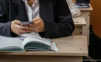 В Казахстане рассматривают запрет на использование смартфонов в школах: Мажилис обсуждает важное изменение, окончательное решение примет Министерство просвещения.