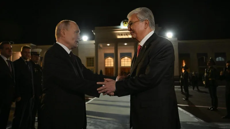 Токаев проводил Путина в аэропорту Астаны: завершение визита