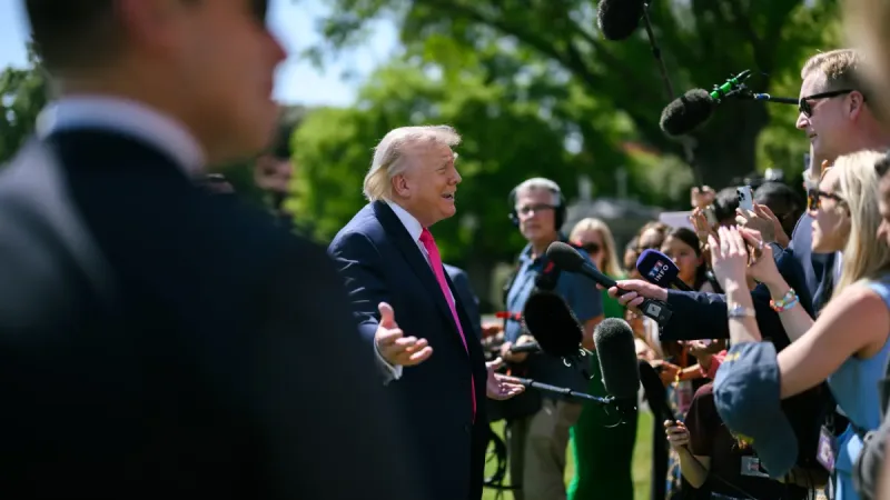 Президент США Дональд Трамп заявил, что удары по Ирану могут возобновиться, если Тегеран будет "плохо себя вести". Это заявление сделано на фоне продолжающихся обменов проектами рамочного соглашения о прекращении войны между США и Ираном.