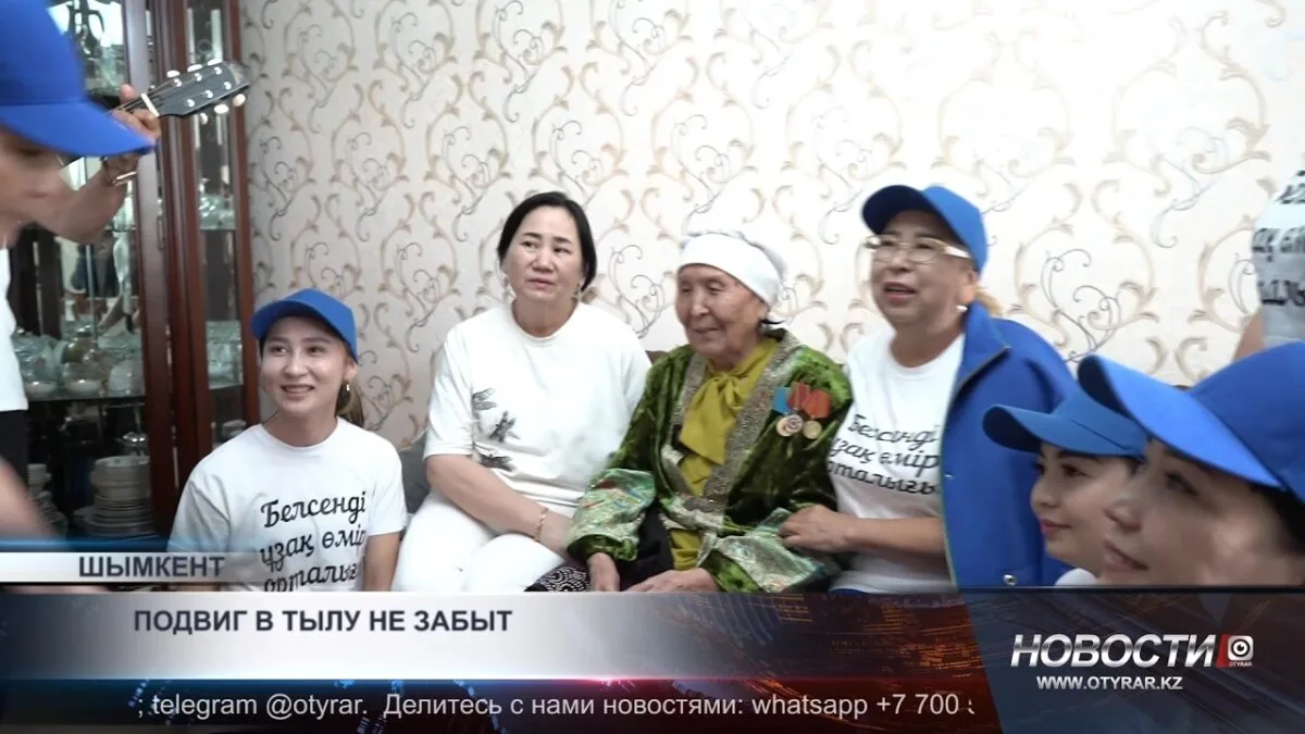 Шымкент: Волонтёры поддержали 90-летнюю труженицу тыла