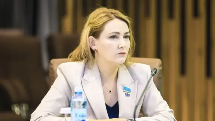 Депутат Мажилиса Екатерина Смолякова предложила законодательно признать жестовый язык полноценным языком общения в Казахстане.