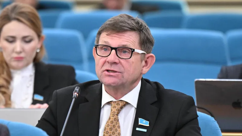 Пересмотр профессиональных праздников в Казахстане: возможные последствия для общественного сознания и культурной идентичности