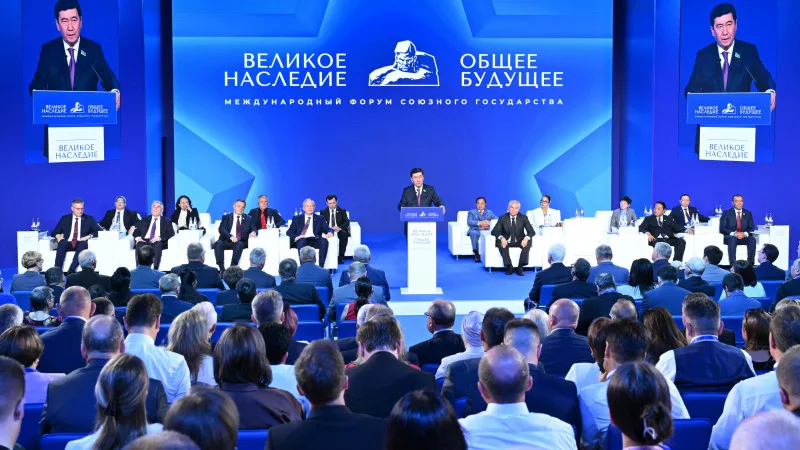 Кошанов: Президент за сохранение исторической правды о войне, Делегация Мажилиса на международном форуме 'Великое наследие'