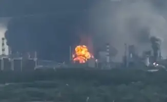Атака дронов на Москву: пожар на НПЗ и ограничения в аэропортах