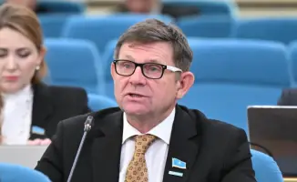 Пересмотр профессиональных праздников в Казахстане: возможные последствия для общественного сознания и культурной идентичности