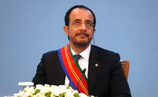 Президент Кипра в Астане: оператор снимает потолок, орнамент и почётный караул