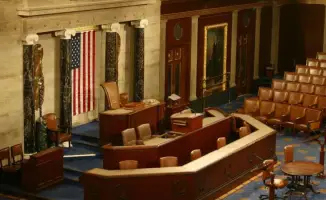 Палата представителей Конгресса США вновь подтвердила свою позицию против бывшего президента Дональда Трампа, проголосовав за пакет помощи Украине и введение санкций против России. Этот законопроект, который несколько месяцев оставался без рассмотрения, т