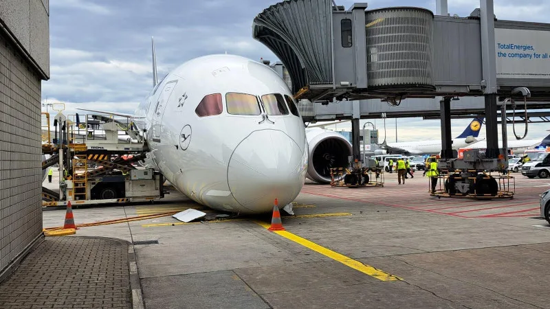 Необычный инцидент с Boeing 787 в аэропорту Франкфурта