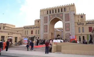 В Туркестане прошел уникальный фестиваль, собравший лучшие ремесленные традиции регионов. Мастера со всей страны представили свои изделия, от ковроделия до керамики, демонстрируя богатство культурного наследия. Посетители могут не только ознакомиться с ис