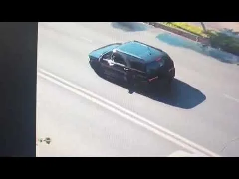 В Туркестане водитель решил скрыть госномер автомобиля в багажнике, что вызвало удивление у местных жителей и правоохранительных органов.